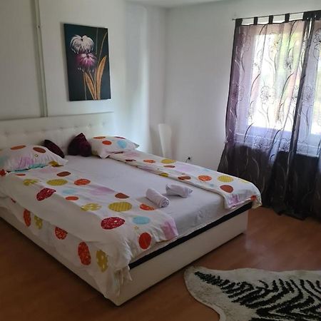 דירות טוזלה Apartman City מראה חיצוני תמונה
