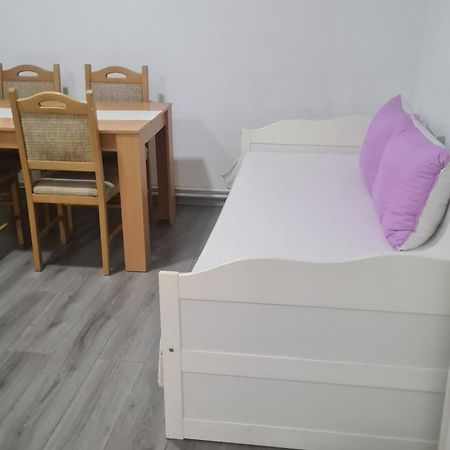 דירות טוזלה Apartman City מראה חיצוני תמונה