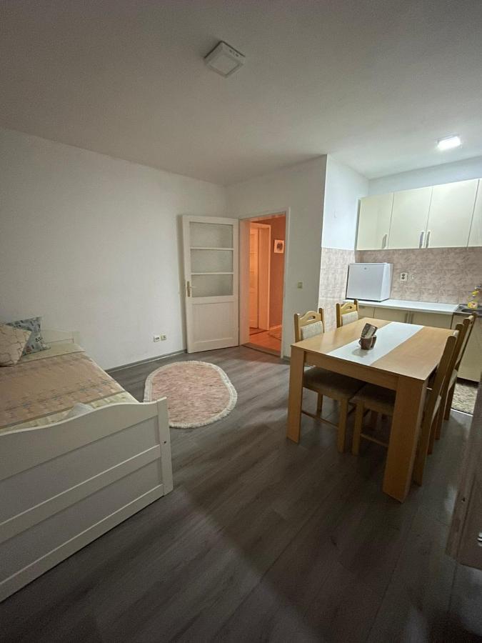 דירות טוזלה Apartman City מראה חיצוני תמונה