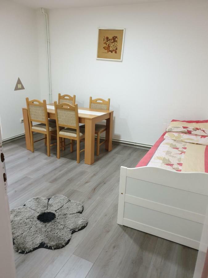 דירות טוזלה Apartman City מראה חיצוני תמונה
